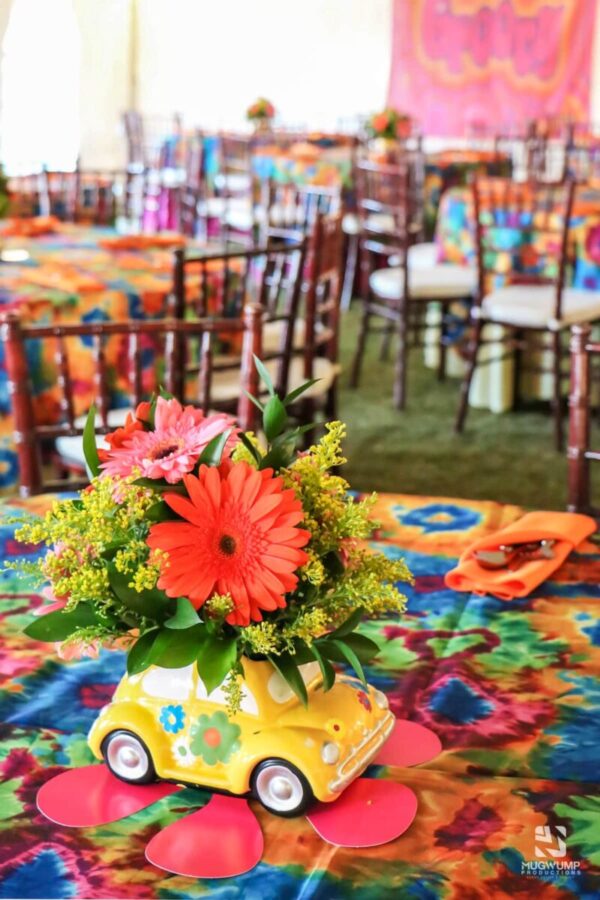 1960s-Themed-Event-Table-Decor