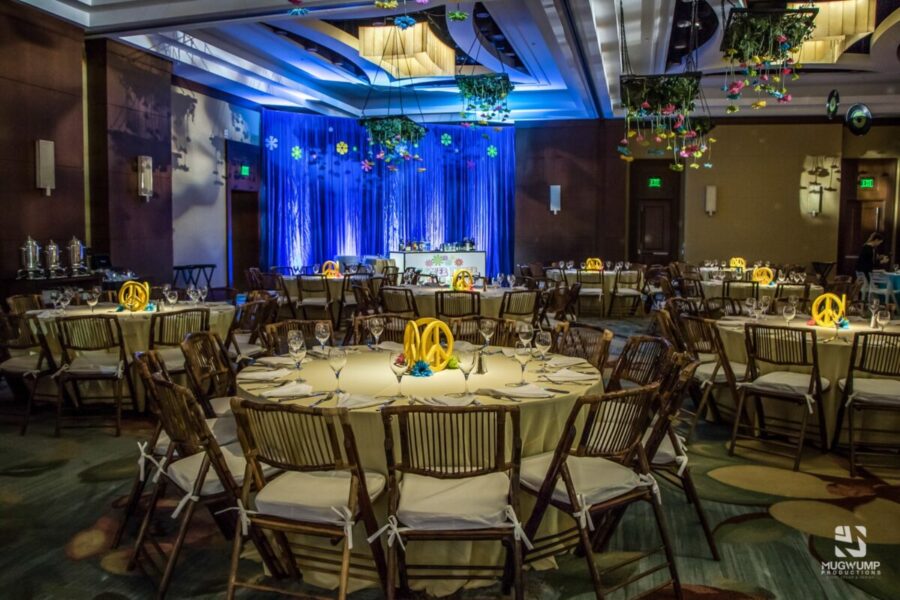 1960s-Themed-Event-Table-Set-Up