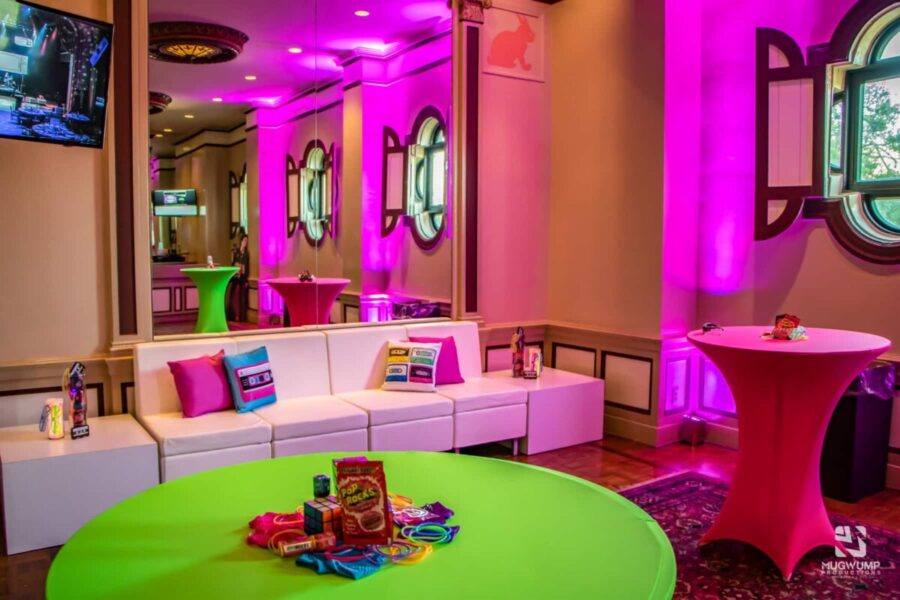 1980s-Themed-Event-Table-Decor