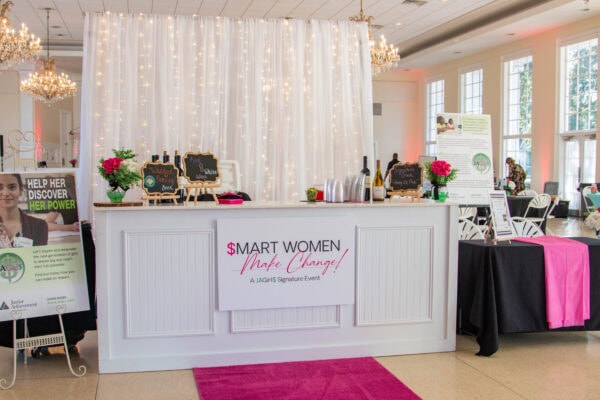White_Wooden_Plantation_Bar_Event_Rentals_Jacksonville