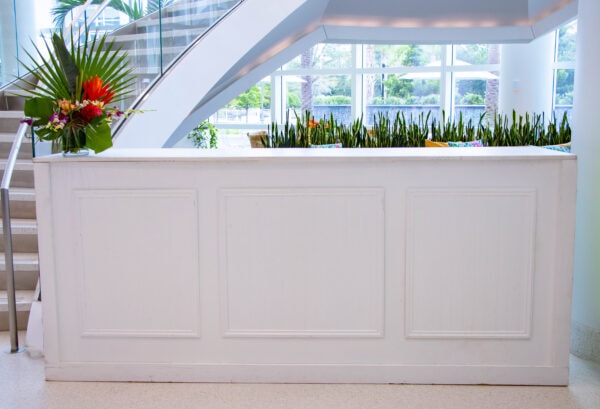 White_Wooden_Plantation_Bar_Event_Rentals_Jacksonville