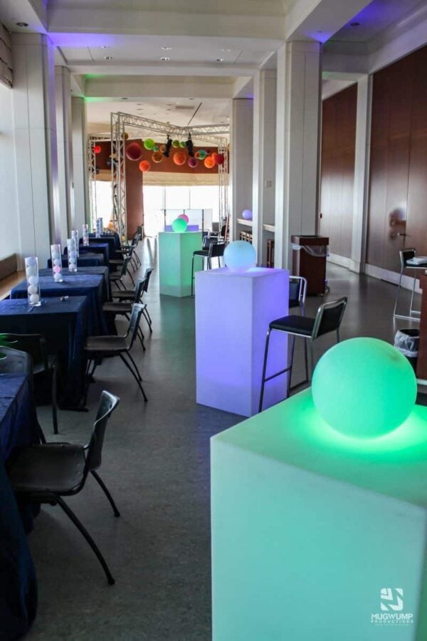 Space-Themed-Event-Decor-3-1-800x1200