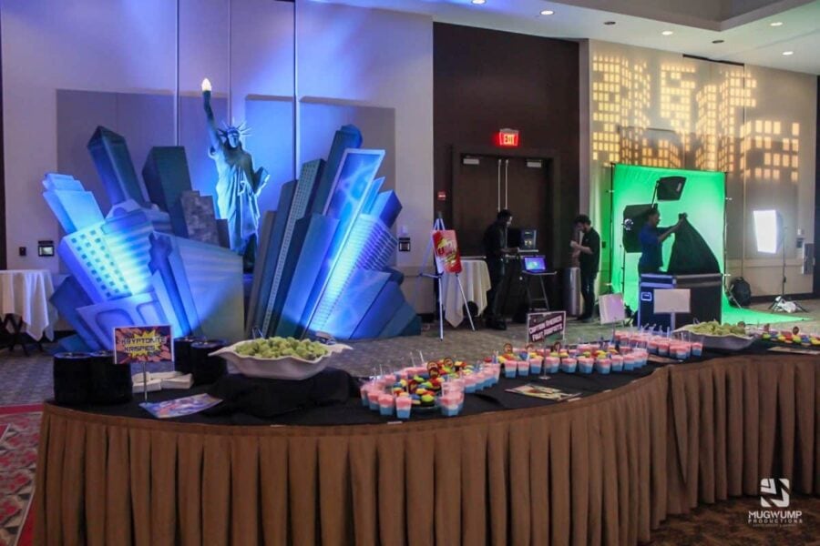 Superhero-Themed-Event-Decor-Table-Setup