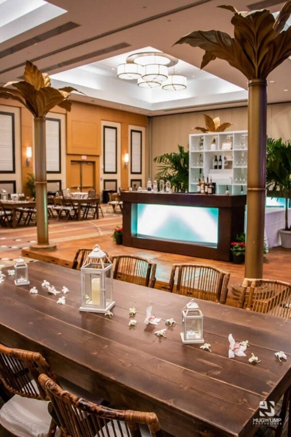 Tropical-Themed-Event-Table-Bar-Decor