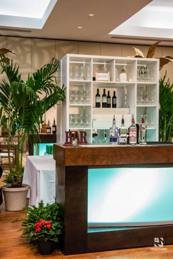 Tropical-Themed-Event-Bar-Decor
