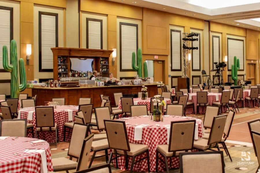 Western-Themed-Event-Table-Wooden-Bar-Decor