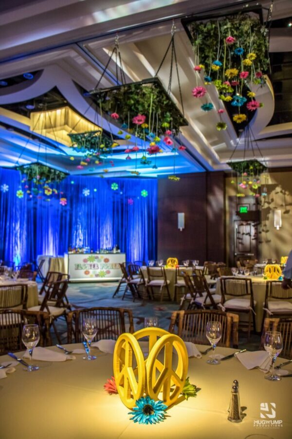 Detailed-Event-Decor-Peace-Sign-Table-Centerpiece