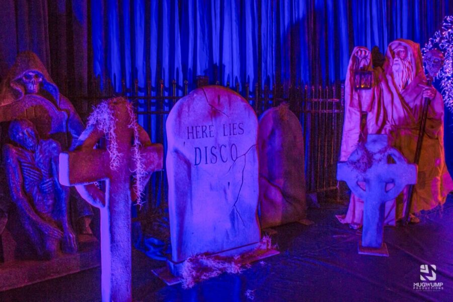 Graveyard-Props-Halloween-Decor