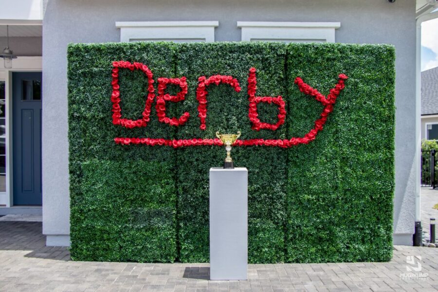 Greenery-Wall-With-Red-Roses