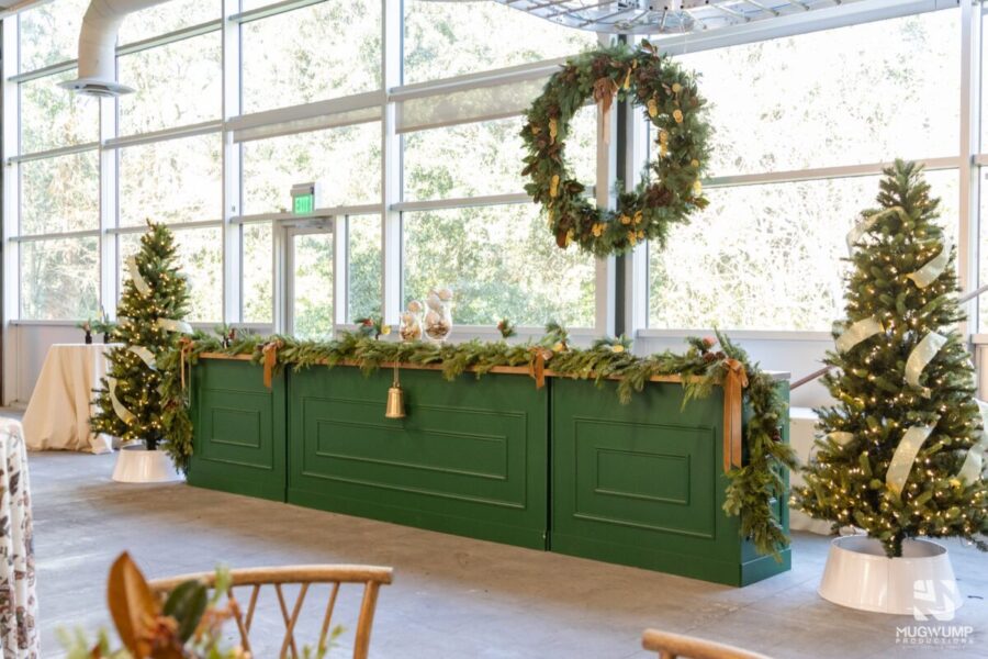 Holiday-Party-Green-Bar-Gold-Accents