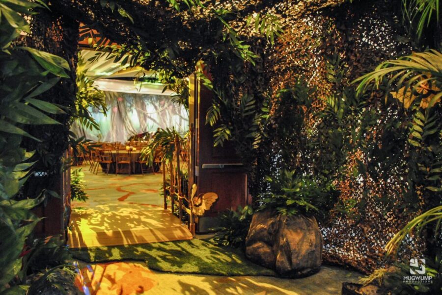 Indoor-Jungle-Themed-Event-Decor