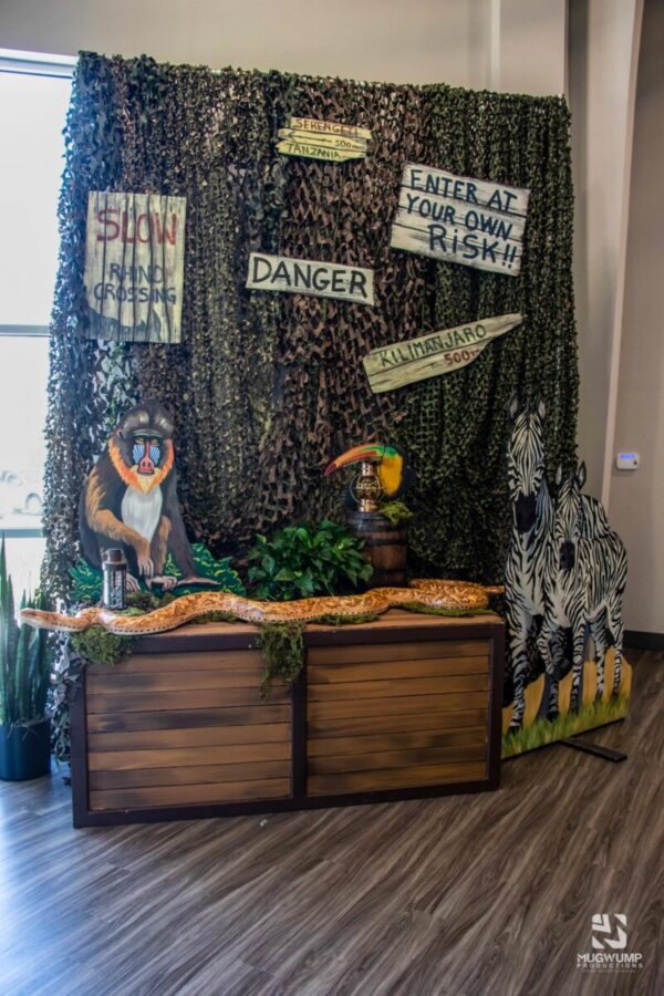 Jungle-Themed-Decorative-Props