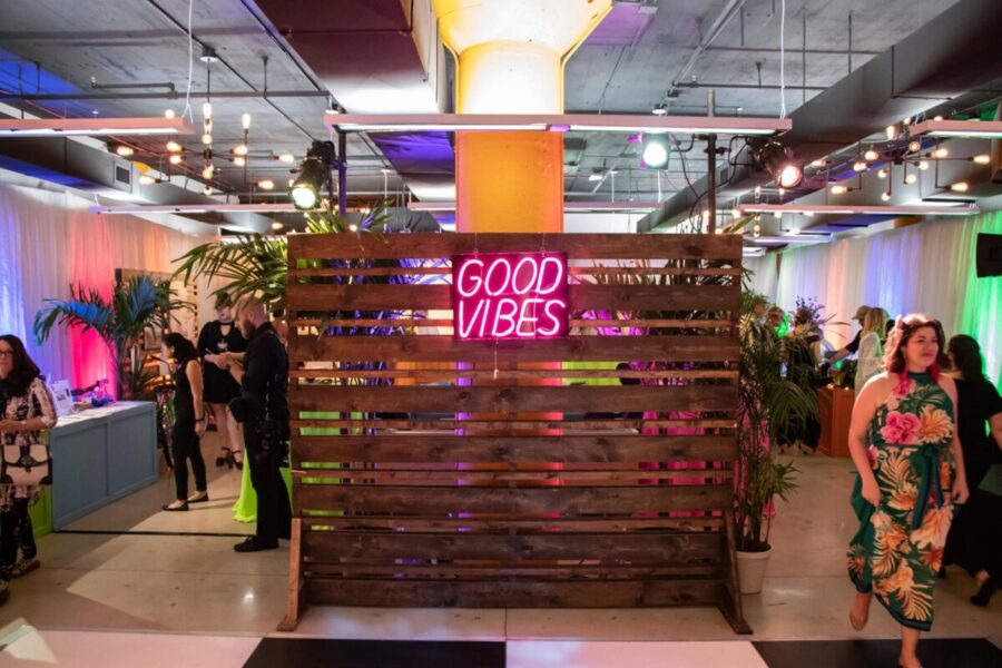 LED-Photo-Wall-Good-Vibes-Sign