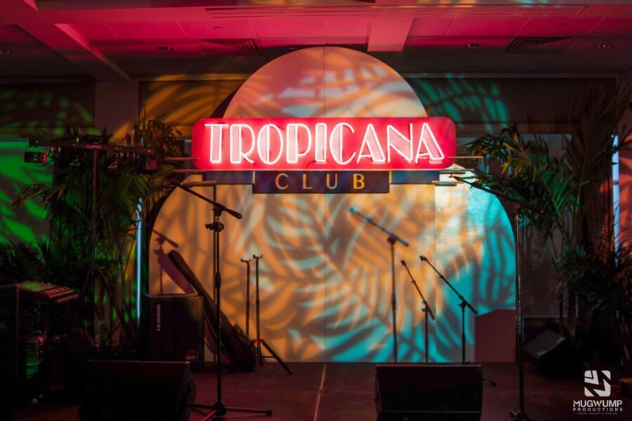 Live-Music-Stage-Tropical-Party-Theme