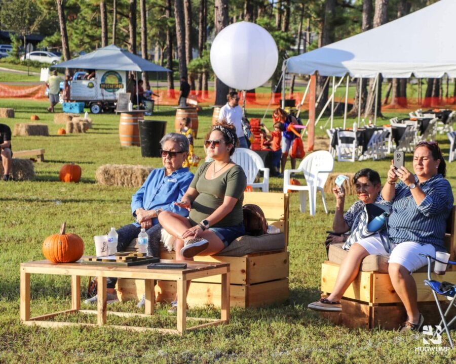 Pallet-Furniture-Set-Fall-Party