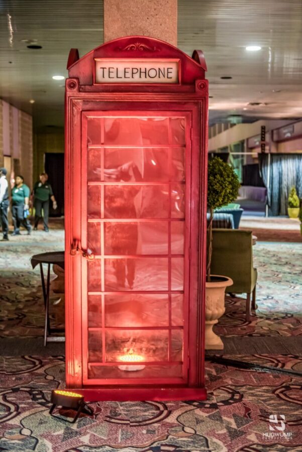 Red-Phone-Booth-Decorative-Prop