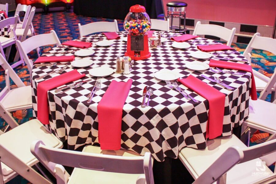 Retro-Party-Table-Decor