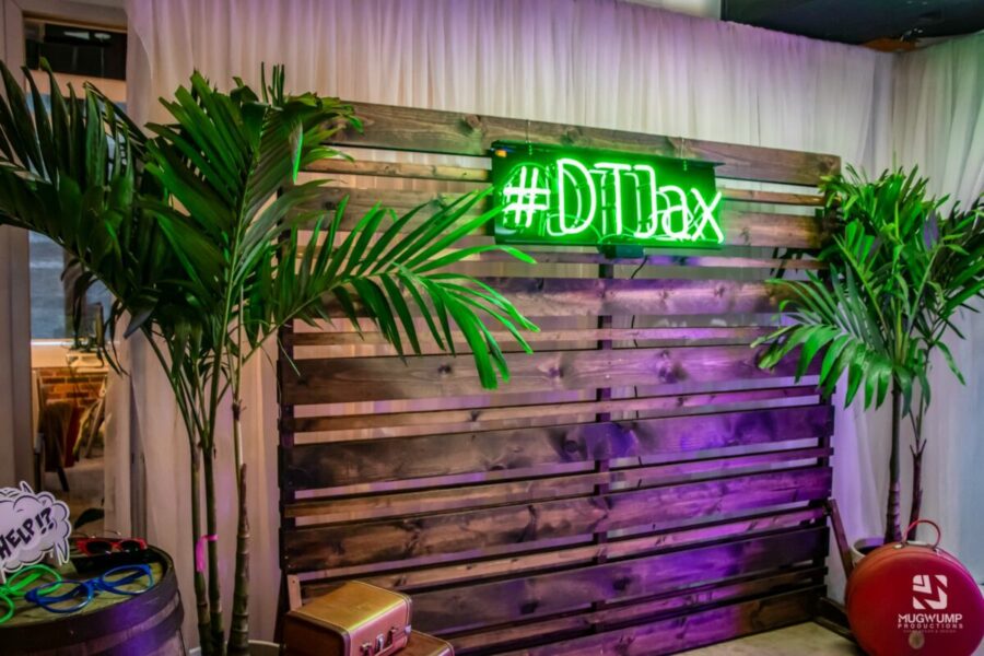 Tropical-Themed-Photo-Booth-With-Neon-Sign