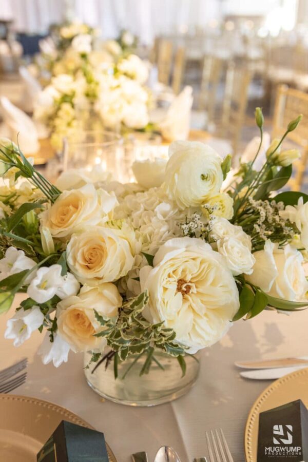 White-Floral-Wedding-Table-Centerpiece